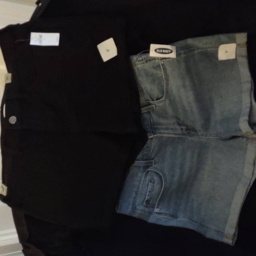 BRAND NEW OLD NAVY BOYFRIEND JEAN SHORTS NEVER WORN STILL HAVE TAGS EXCELLENT CO